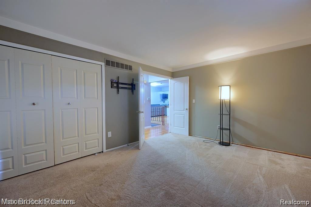 2767 ROUNDTREE Drive, Troy, MI 48083 — Photo 10