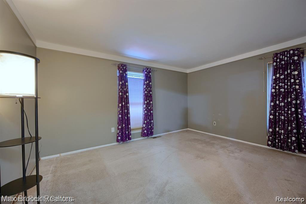 2767 ROUNDTREE Drive, Troy, MI 48083 — Photo 11