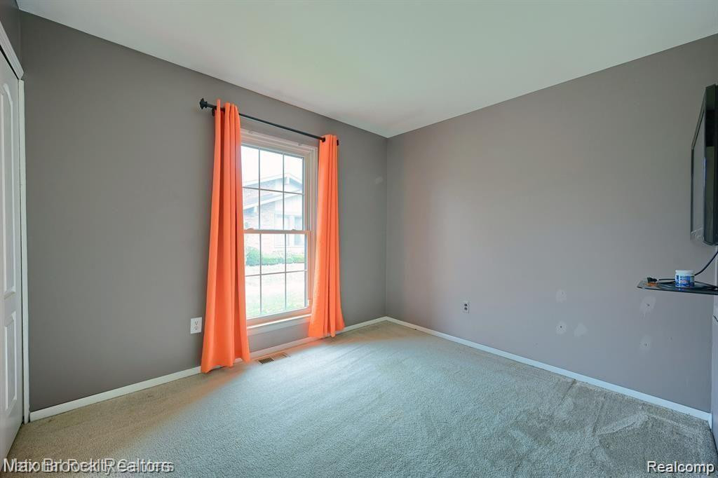 2767 ROUNDTREE Drive, Troy, MI 48083 — Photo 12