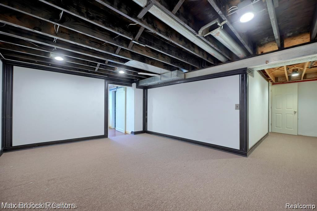 2767 ROUNDTREE Drive, Troy, MI 48083 — Photo 16