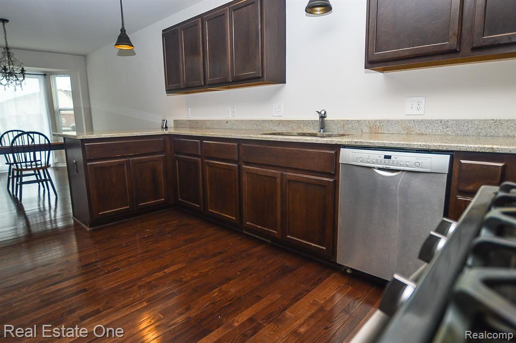 24867 VALLEYWOOD Drive, South Lyon, MI 48178 — Photo 5