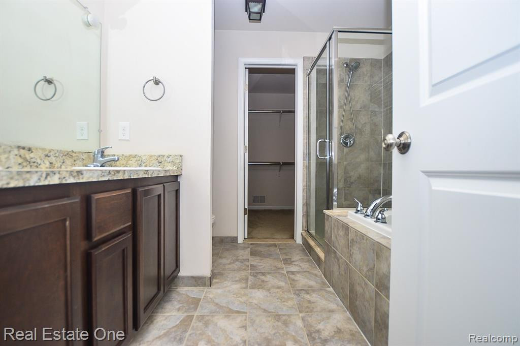 24867 VALLEYWOOD Drive, South Lyon, MI 48178 — Photo 10