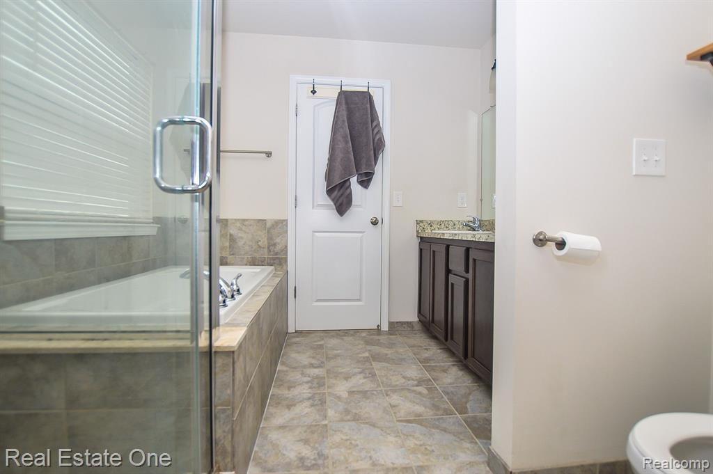 24867 VALLEYWOOD Drive, South Lyon, MI 48178 — Photo 11