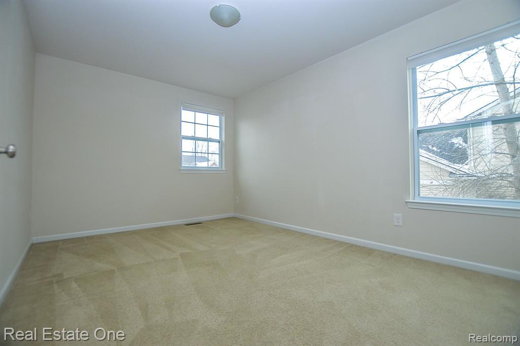 24867 VALLEYWOOD Drive, South Lyon, MI 48178 — Photo 13