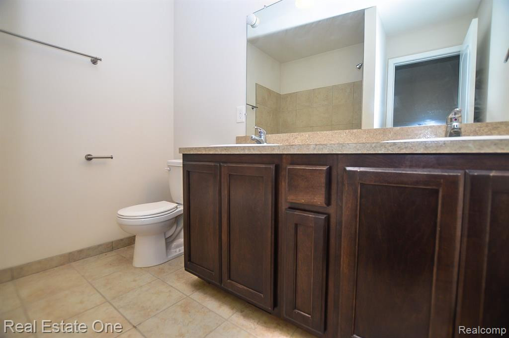24867 VALLEYWOOD Drive, South Lyon, MI 48178 — Photo 14