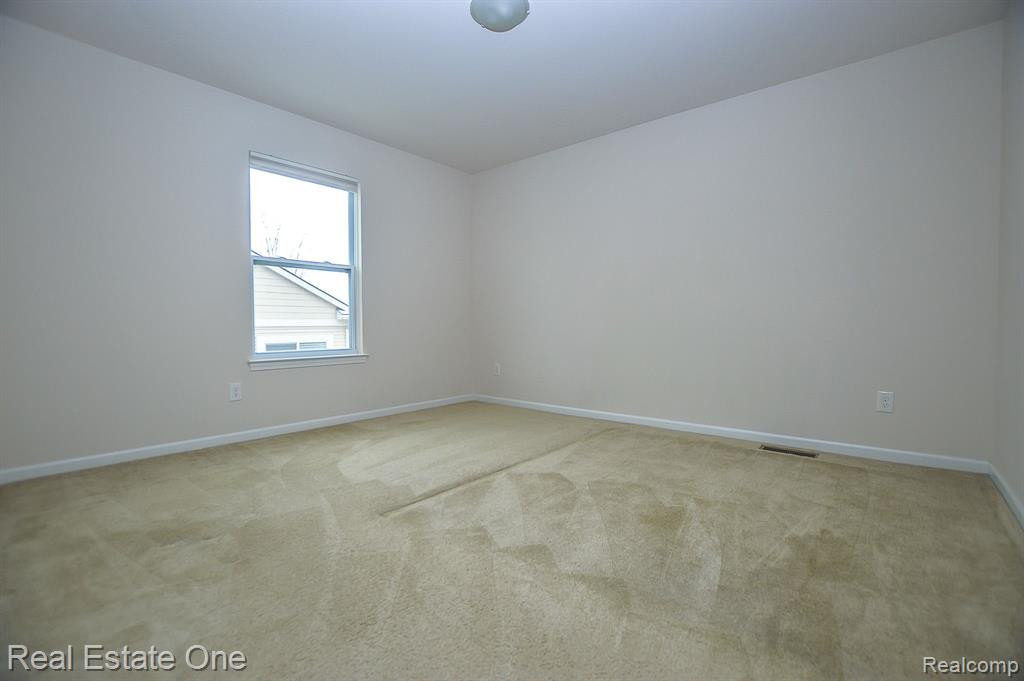 24867 VALLEYWOOD Drive, South Lyon, MI 48178 — Photo 15