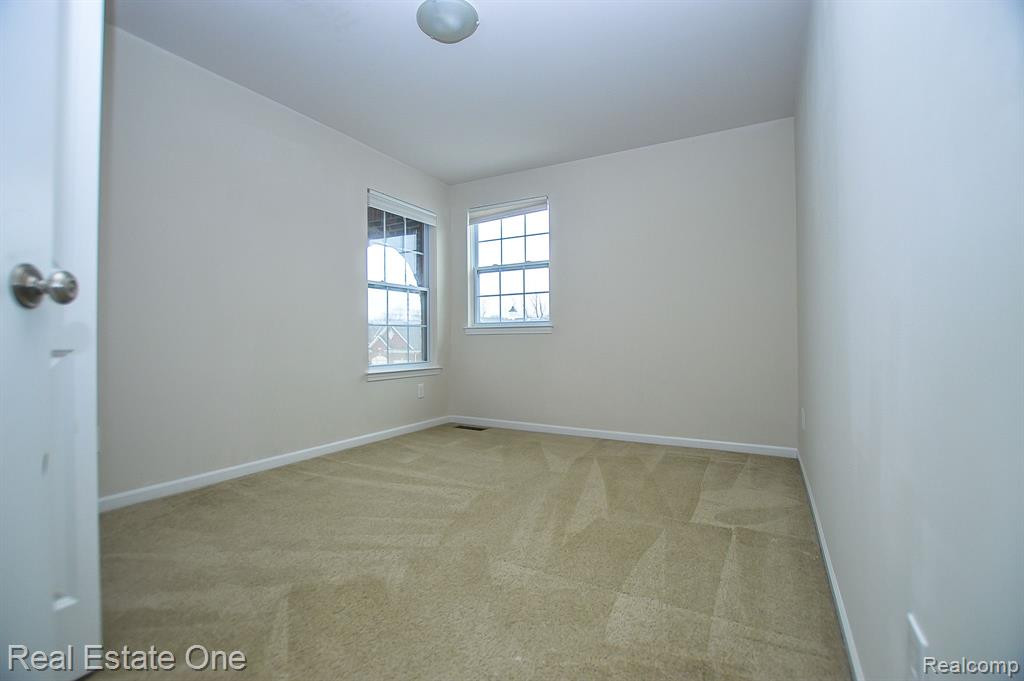 24867 VALLEYWOOD Drive, South Lyon, MI 48178 — Photo 16