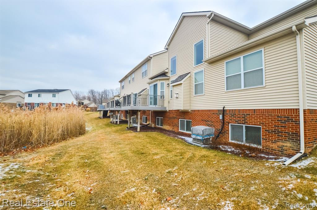 24867 VALLEYWOOD Drive, South Lyon, MI 48178 — Photo 17