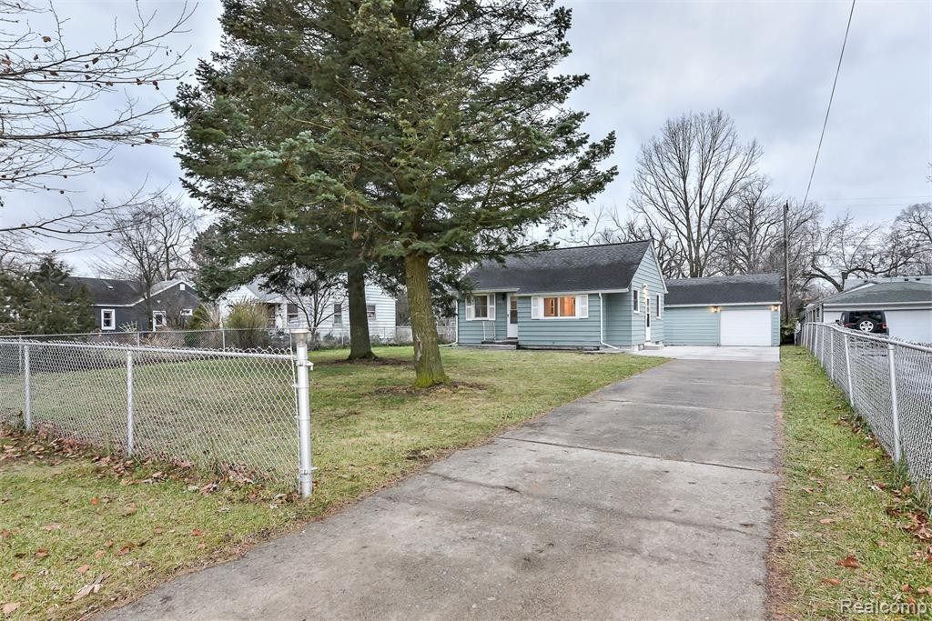 2726 FERNWOOD Avenue, Ann Arbor, MI 48104 — Photo 2