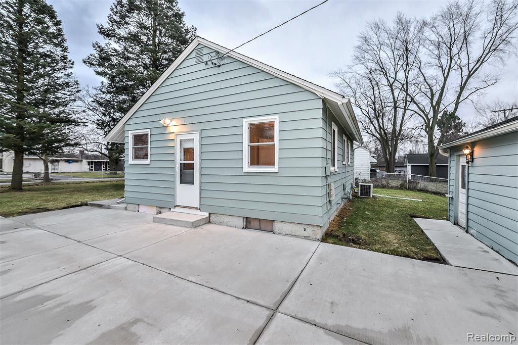 2726 FERNWOOD Avenue, Ann Arbor, MI 48104 — Photo 10