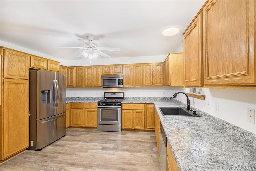 7950 SYRACUSE Street, Taylor, MI 48180 — Photo 8