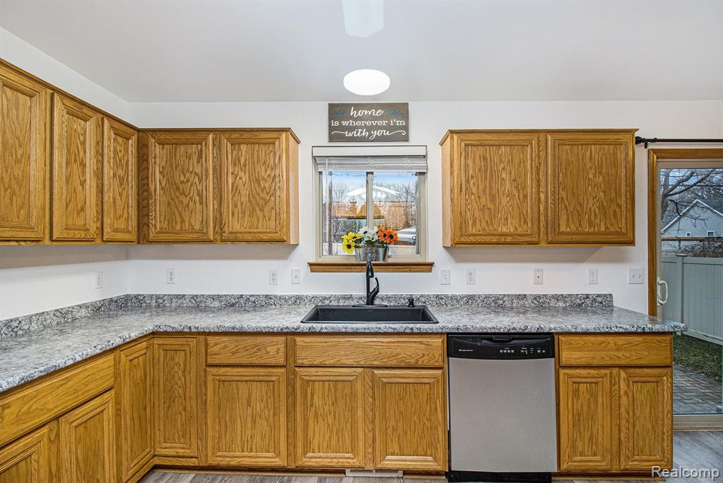 7950 SYRACUSE Street, Taylor, MI 48180 — Photo 9