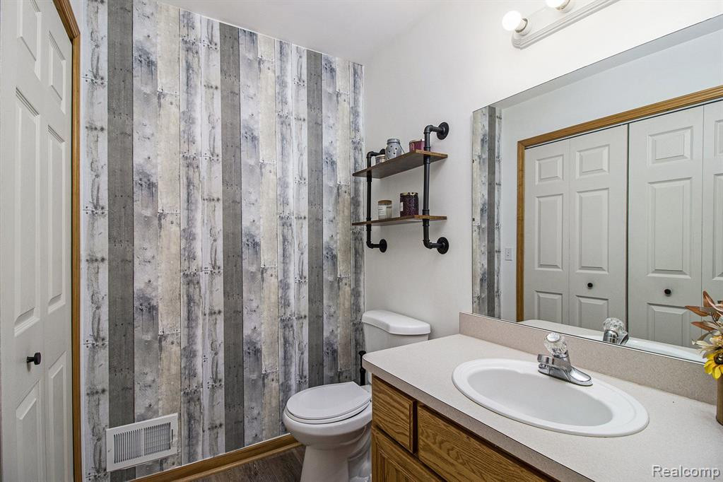 7950 SYRACUSE Street, Taylor, MI 48180 — Photo 13
