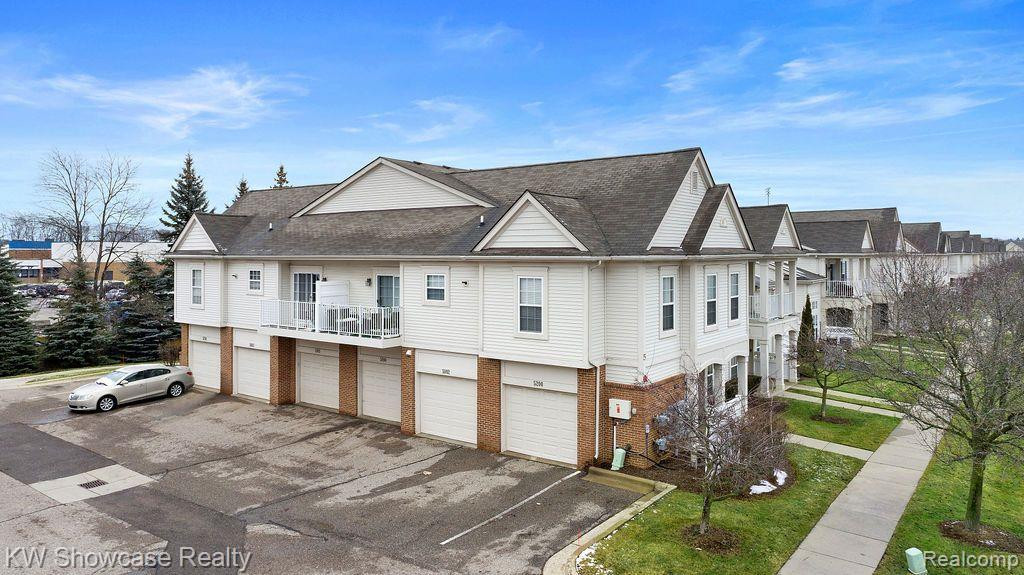 5104 ADDINGTON Drive, Commerce Twp, MI 48390 — Photo 2