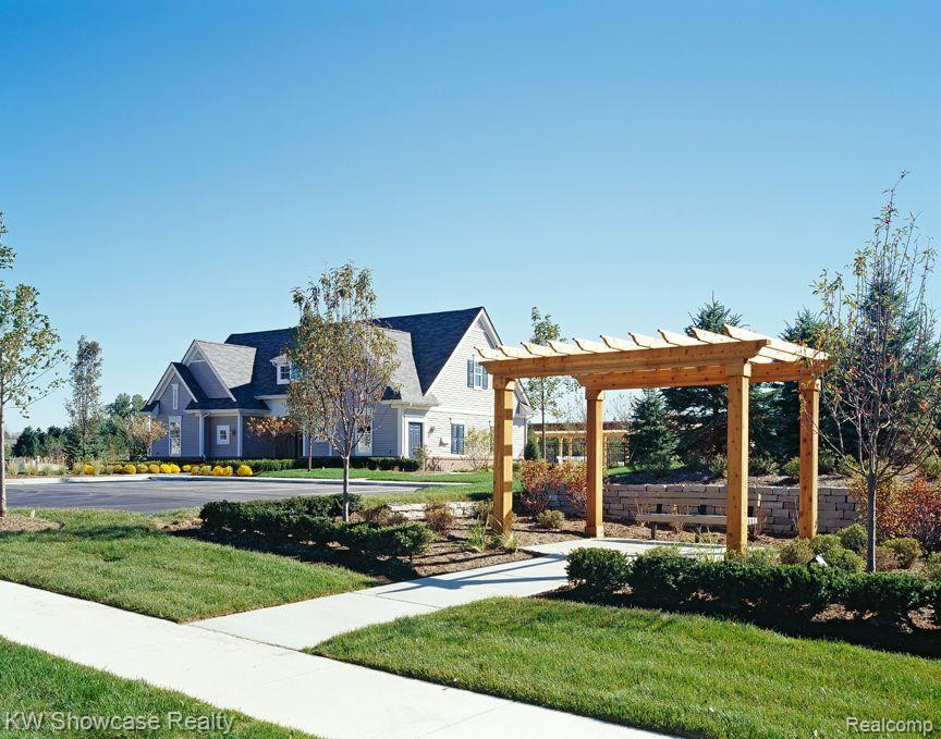 5104 ADDINGTON Drive, Commerce Twp, MI 48390 — Photo 4