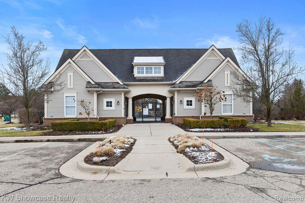 5104 ADDINGTON Drive, Commerce Twp, MI 48390 — Photo 6