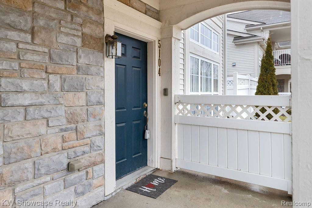 5104 ADDINGTON Drive, Commerce Twp, MI 48390 — Photo 8