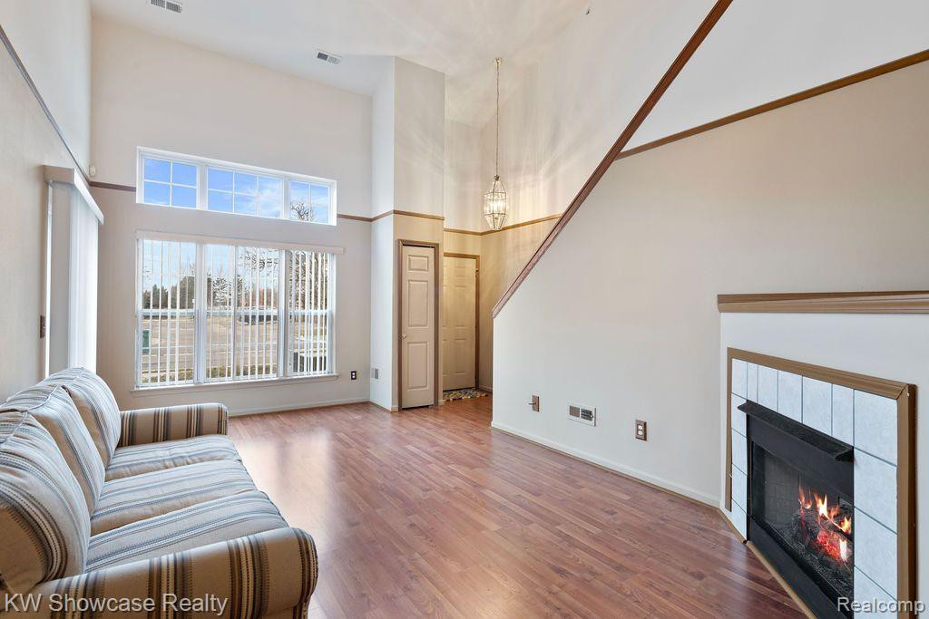5104 ADDINGTON Drive, Commerce Twp, MI 48390 — Photo 10