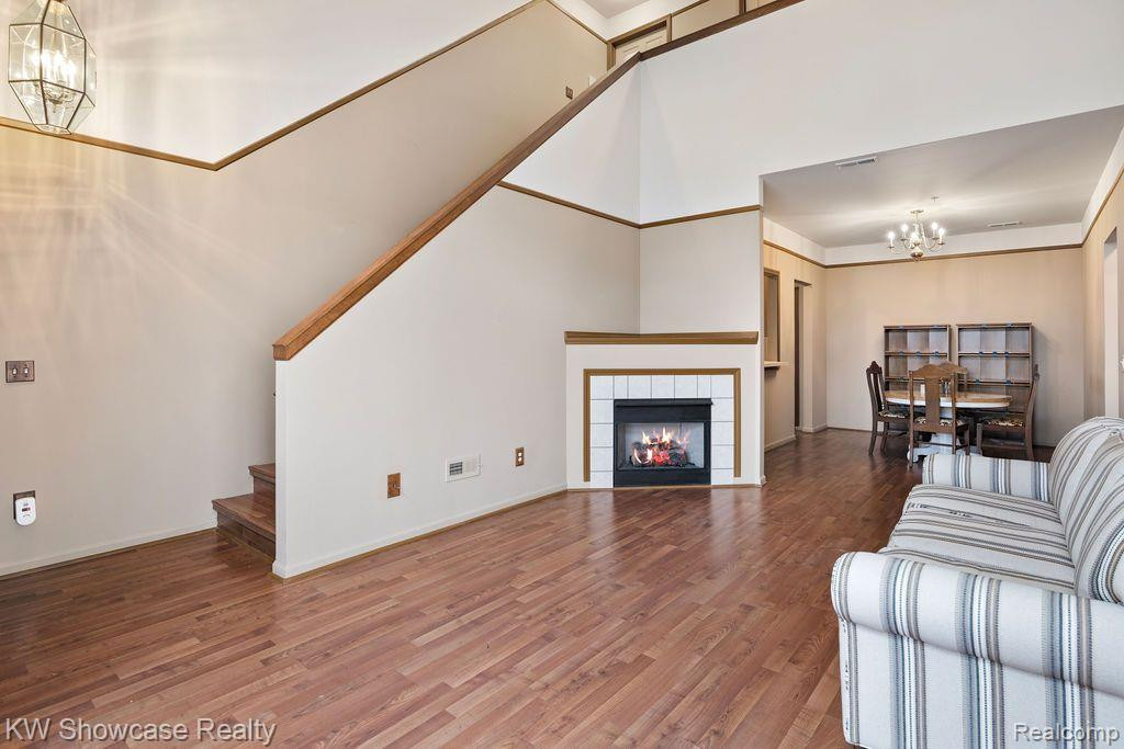 5104 ADDINGTON Drive, Commerce Twp, MI 48390 — Photo 11