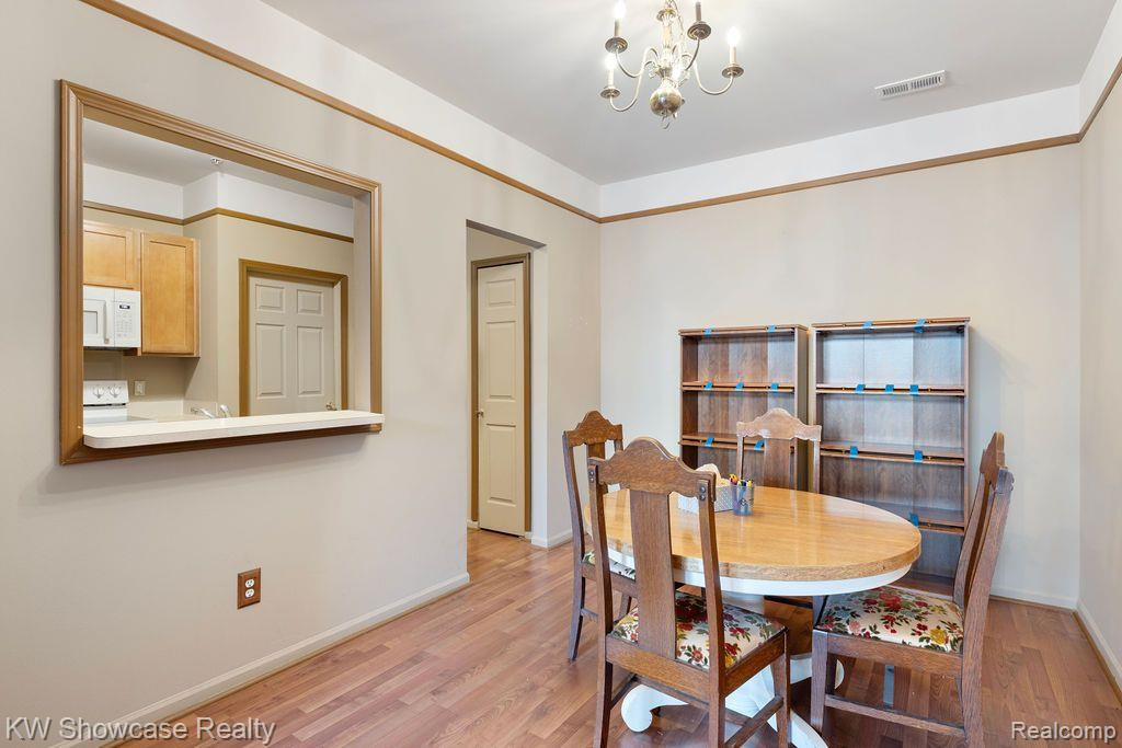 5104 ADDINGTON Drive, Commerce Twp, MI 48390 — Photo 13