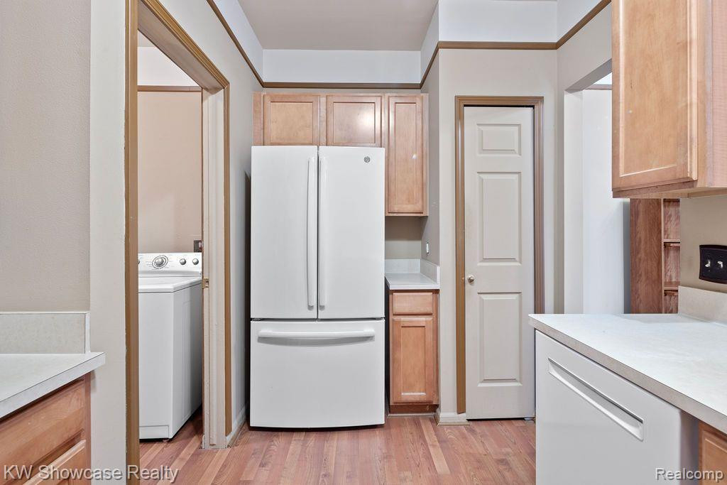 5104 ADDINGTON Drive, Commerce Twp, MI 48390 — Photo 16