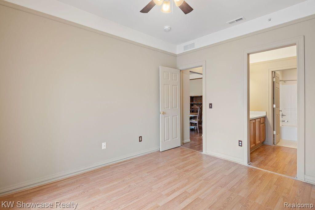 5104 ADDINGTON Drive, Commerce Twp, MI 48390 — Photo 19