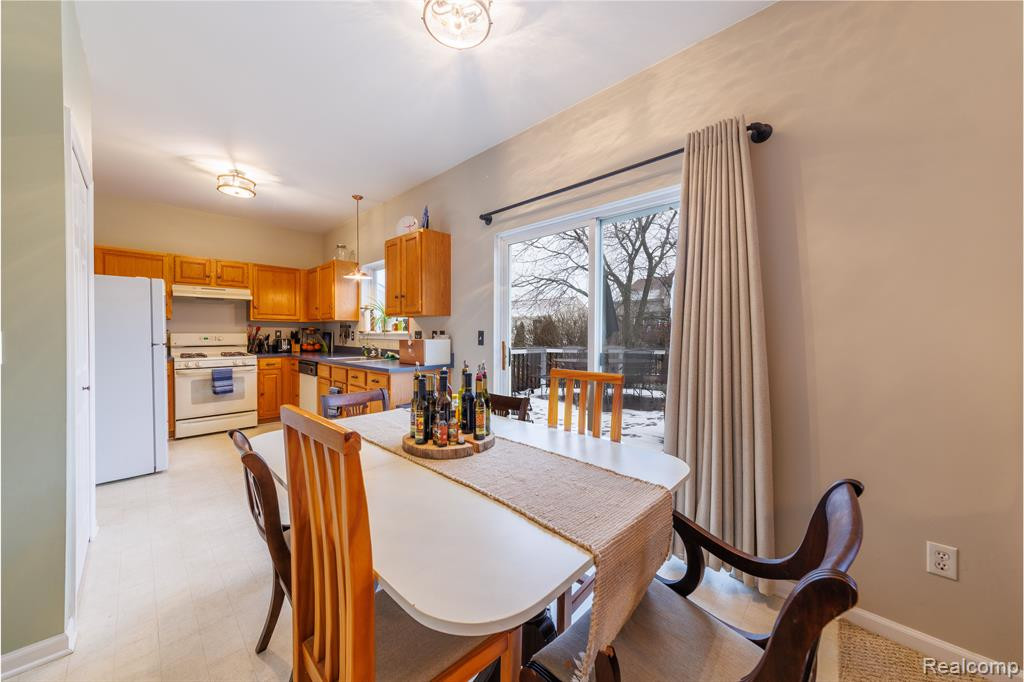 7238 SPY GLASS Lane, Ypsilanti, MI 48197 — Photo 9