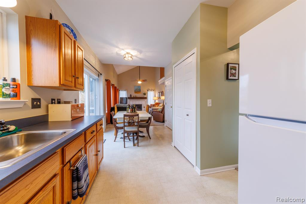 7238 SPY GLASS Lane, Ypsilanti, MI 48197 — Photo 12