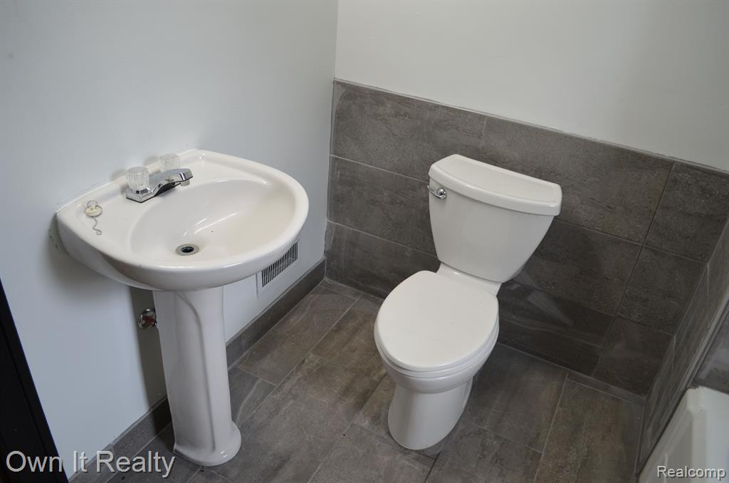 5504 JONATHON Street, Dearborn, MI 48126 — Photo 24