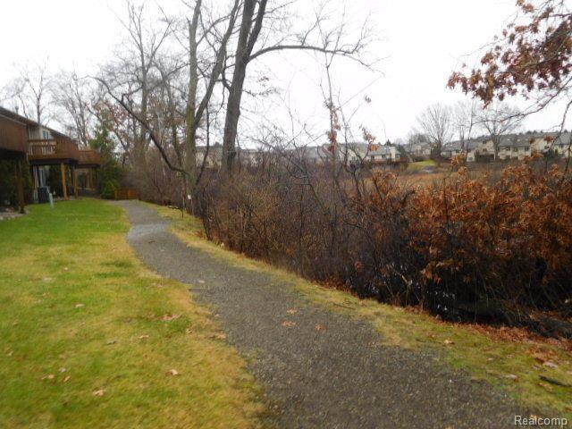 879 PERSIMMON Drive, Brighton, MI 48116 — Photo 5