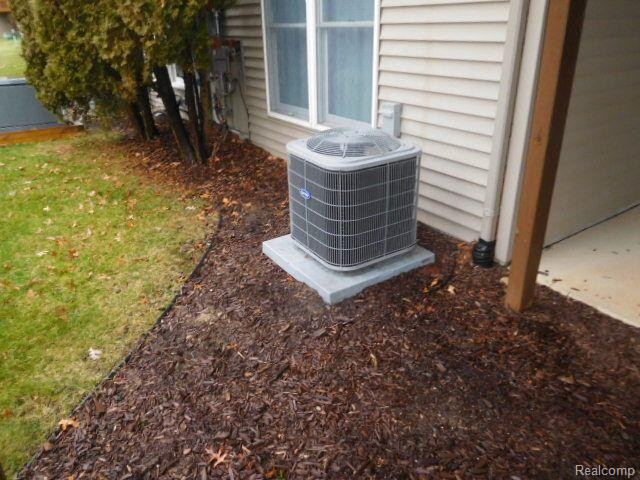 879 PERSIMMON Drive, Brighton, MI 48116 — Photo 7