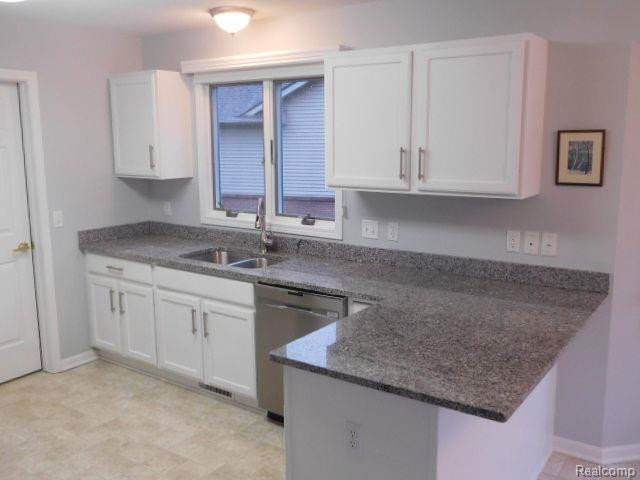 879 PERSIMMON Drive, Brighton, MI 48116 — Photo 13