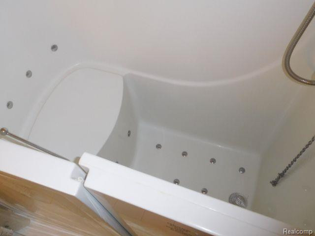 879 PERSIMMON Drive, Brighton, MI 48116 — Photo 17