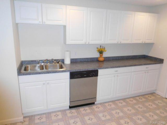 879 PERSIMMON Drive, Brighton, MI 48116 — Photo 34
