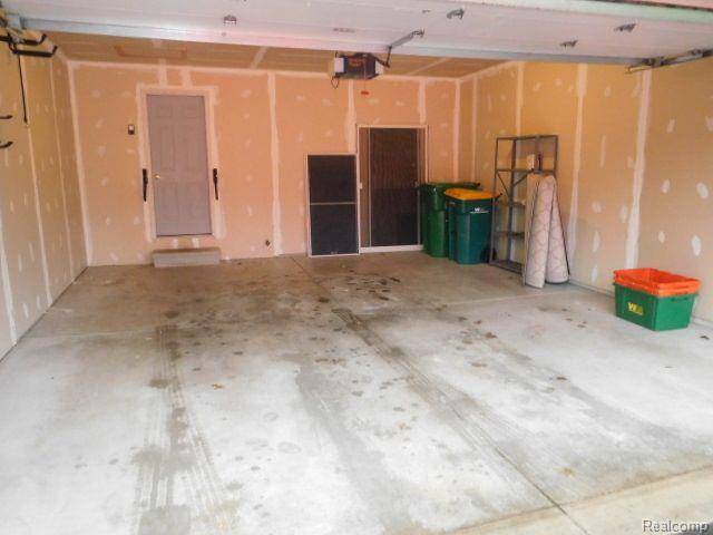 879 PERSIMMON Drive, Brighton, MI 48116 — Photo 36
