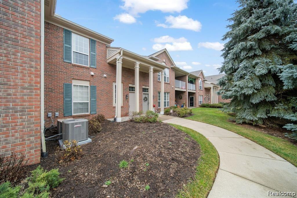 2203 Saratoga Boulevard, Walled Lake, MI 48390 — Photo 8