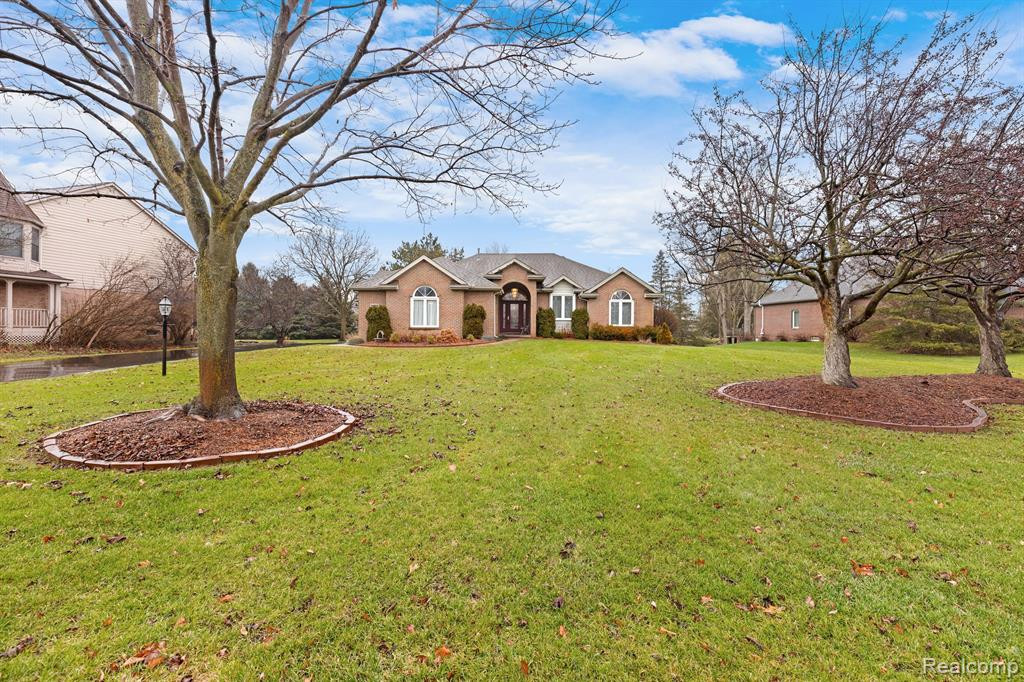 10259 ROYCE Drive, South Lyon, MI 48178 — Photo 2