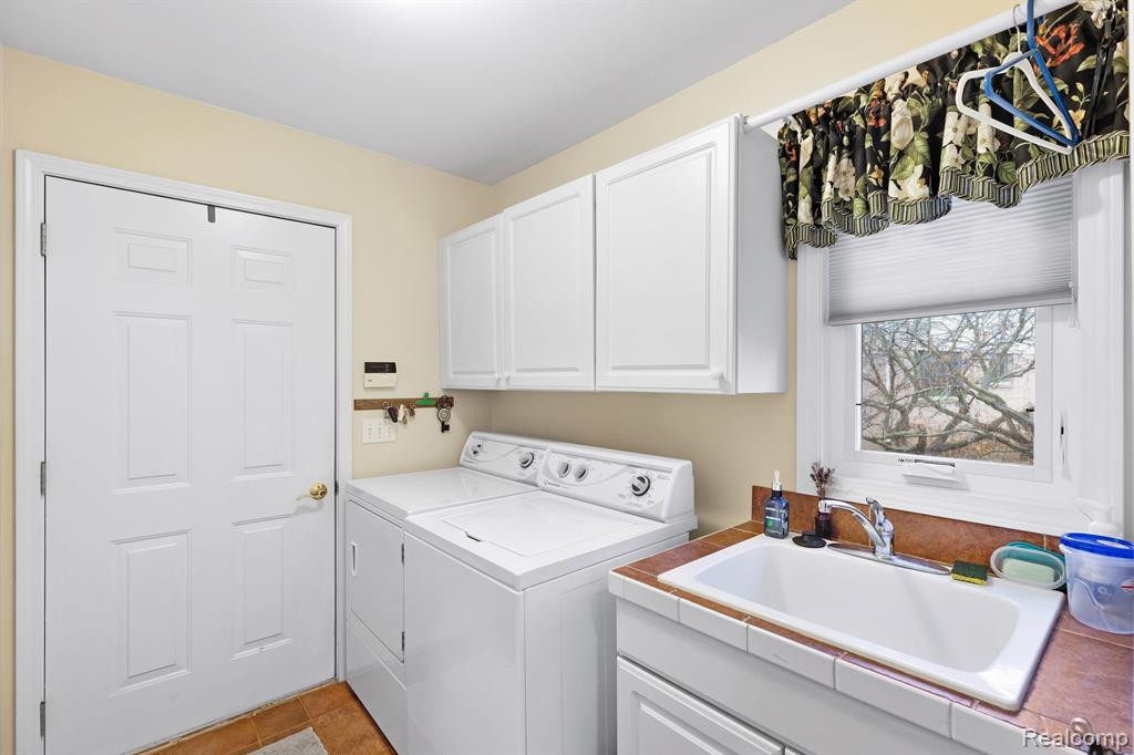 10259 ROYCE Drive, South Lyon, MI 48178 — Photo 16