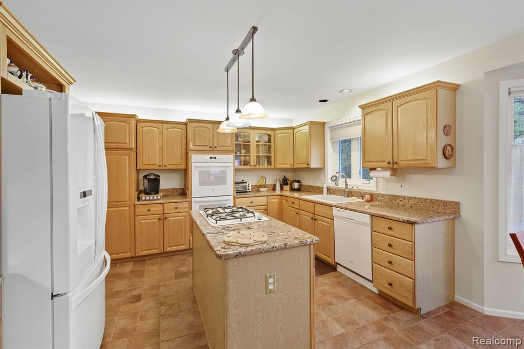10259 ROYCE Drive, South Lyon, MI 48178 — Photo 32