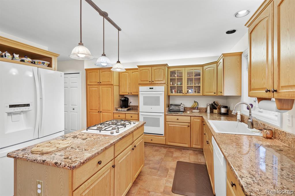 10259 ROYCE Drive, South Lyon, MI 48178 — Photo 33