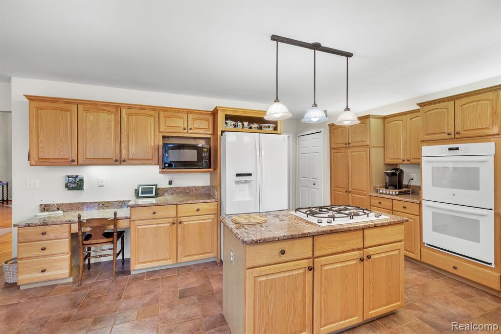 10259 ROYCE Drive, South Lyon, MI 48178 — Photo 34