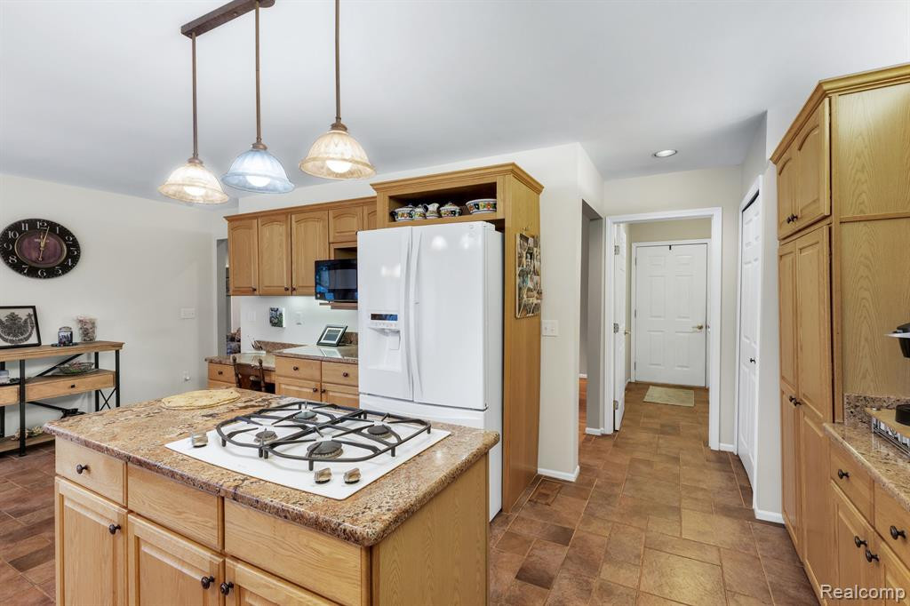 10259 ROYCE Drive, South Lyon, MI 48178 — Photo 36