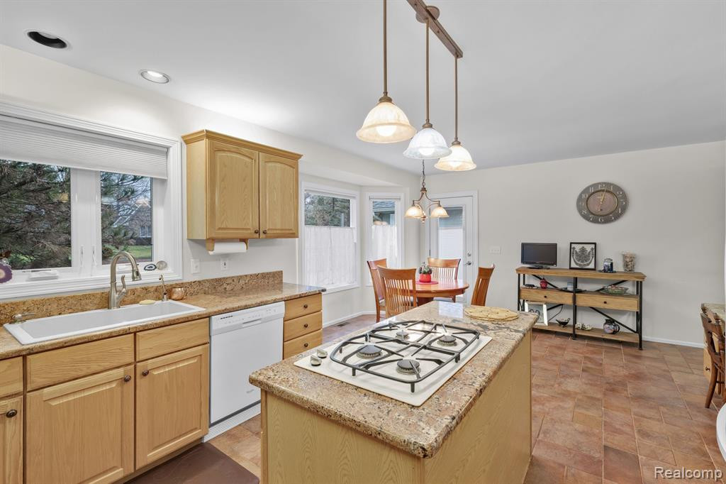 10259 ROYCE Drive, South Lyon, MI 48178 — Photo 37
