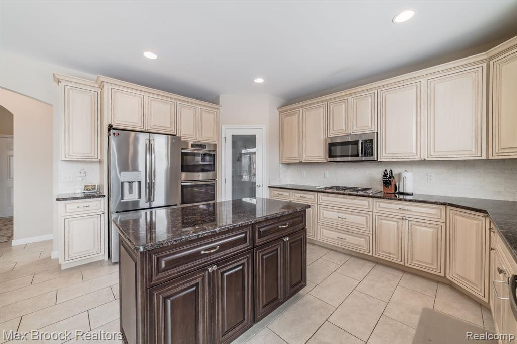 55222 HIDDEN RIVER Drive, Macomb, MI 48042 — Photo 10