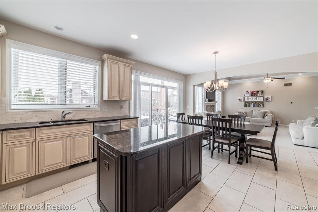 55222 HIDDEN RIVER Drive, Macomb, MI 48042 — Photo 11