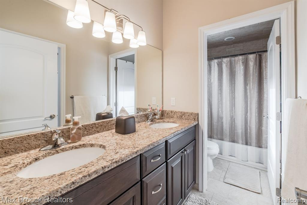 55222 HIDDEN RIVER Drive, Macomb, MI 48042 — Photo 27
