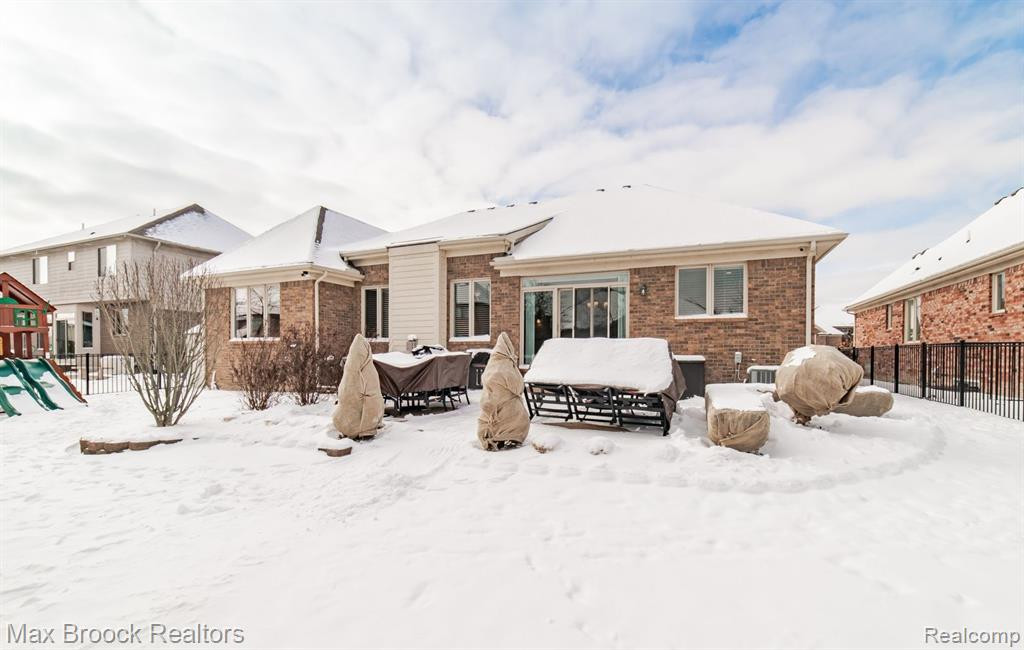55222 HIDDEN RIVER Drive, Macomb, MI 48042 — Photo 47