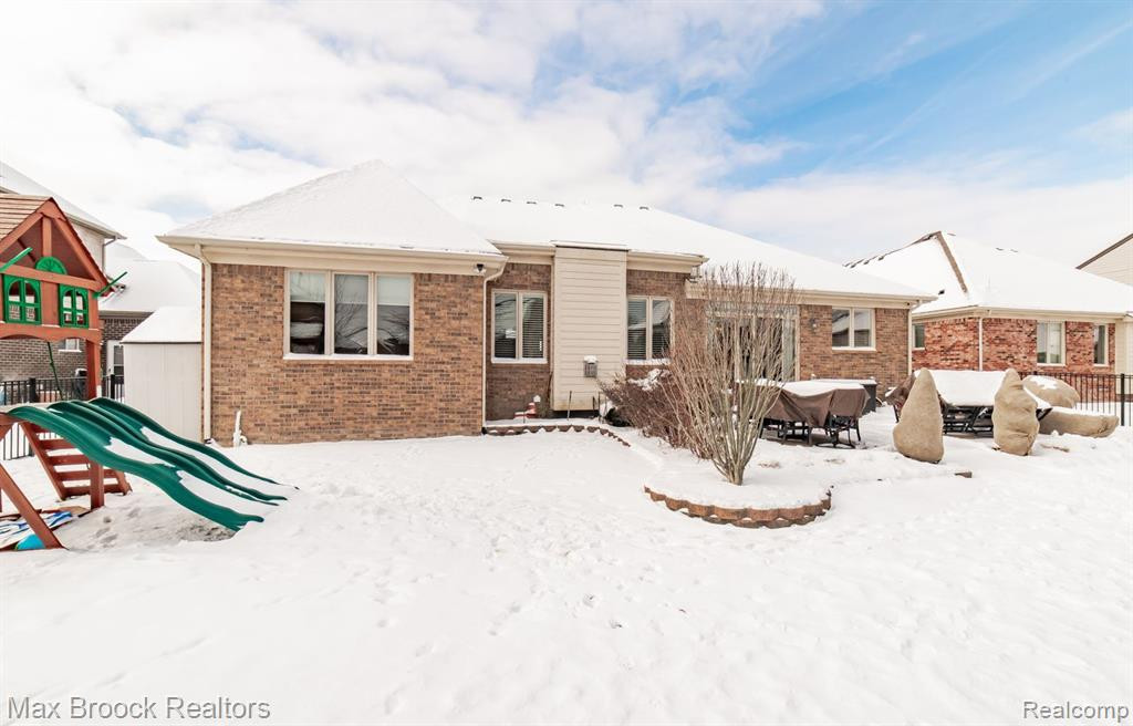 55222 HIDDEN RIVER Drive, Macomb, MI 48042 — Photo 48