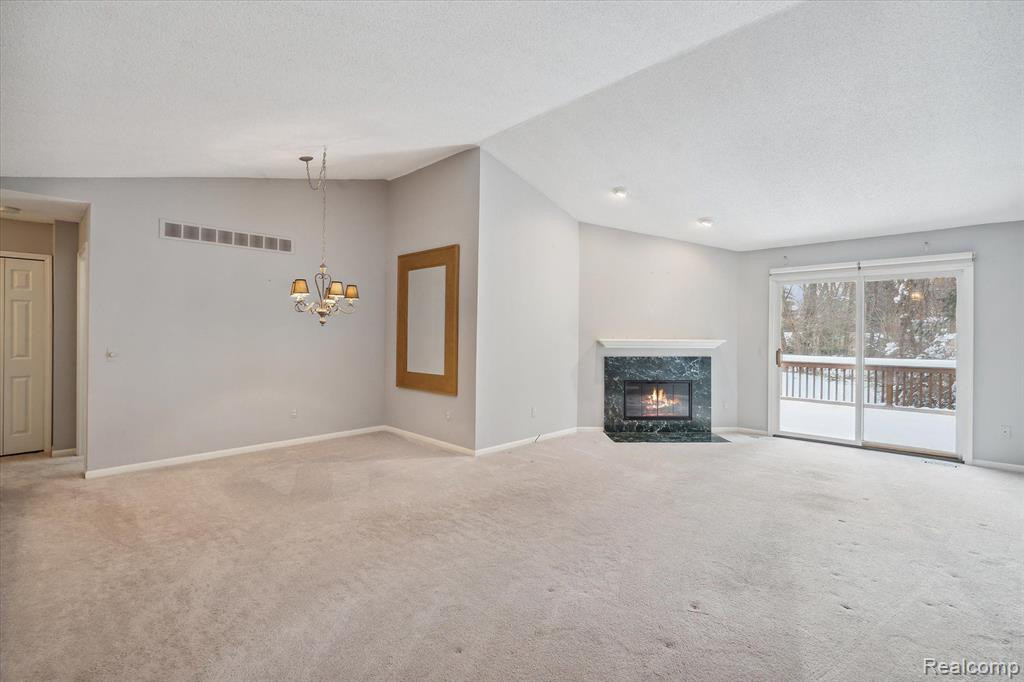 35083 KNOLLWOOD Lane, Farmington Hills, MI 48335 — Photo 4