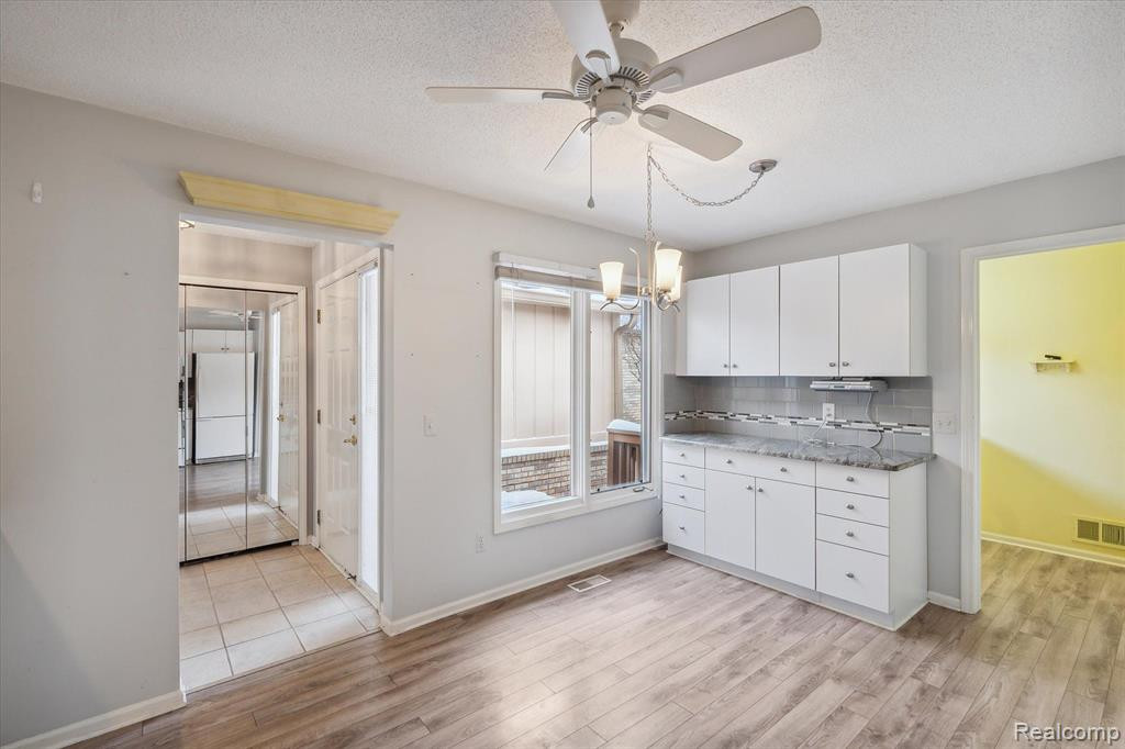 35083 KNOLLWOOD Lane, Farmington Hills, MI 48335 — Photo 7